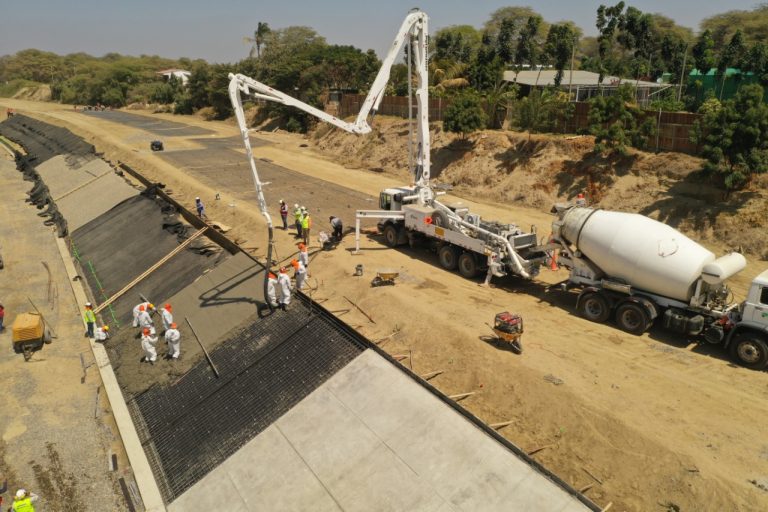 Avanza construcción de defensas ribereñas