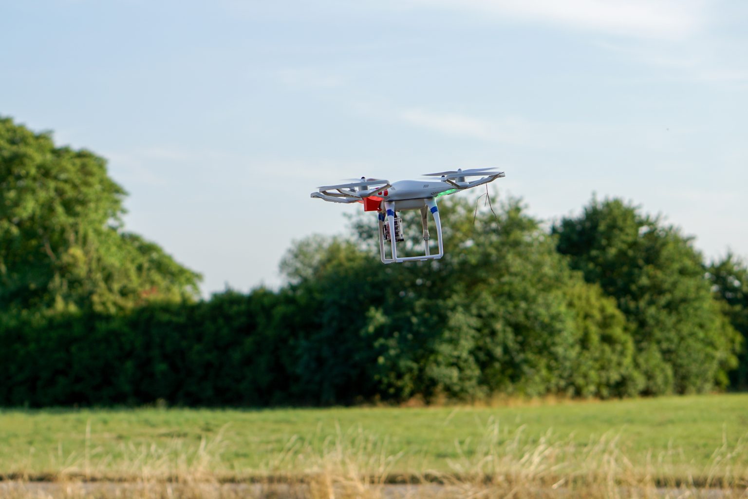 Aplicación de drones en la agricultura moderna drones. campo. agricultura