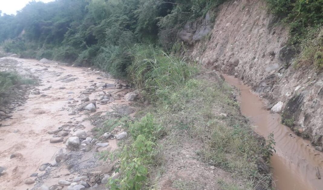 Agricultores piden declarar en emergencia sector I de El Faique por deslizamientos.