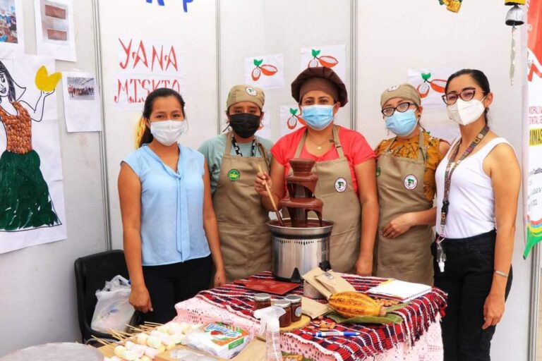Capacitan a productoras de cacao en Paimas