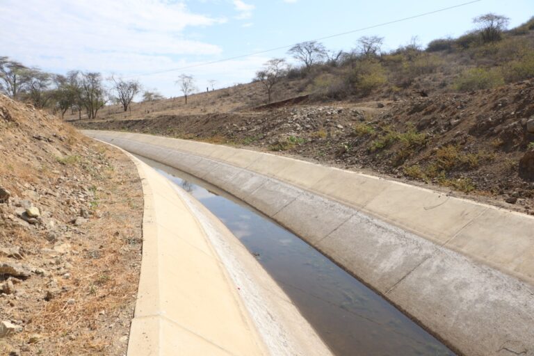 Contrato para la ejecución del Canal Quiroz beneficiará a más de 40 mil familias