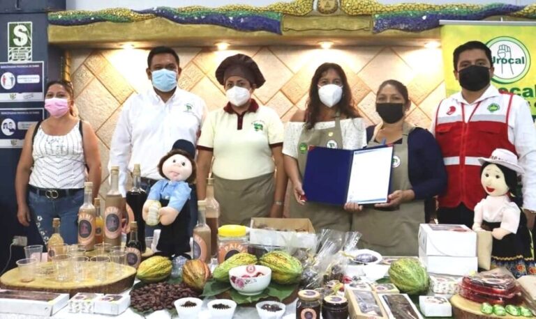Reconocen a asociaciones piuranas por su puesta en valor del cacao