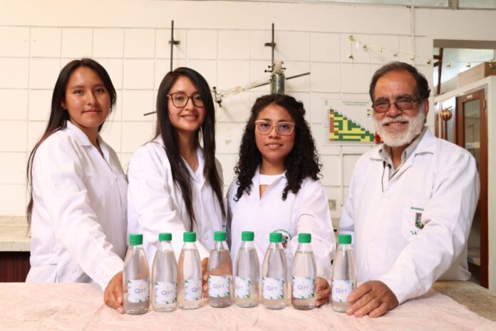 Estudiantes universitarios crean gaseosa 100% natural elaborada con aceites esenciales extraídos de hierbas peruanas