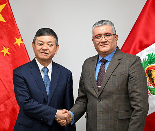 Perú y China fortalecen cooperación ambiental para enfrentar el cambio climático Perú y China fortalecen cooperación ambiental para enfrentar el cambio climático