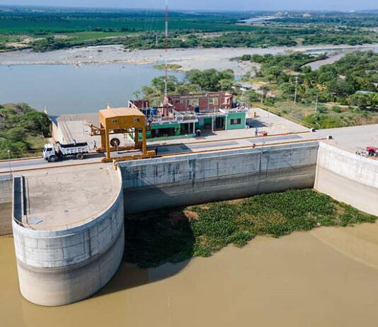 El Gobierno Regional de Piura colabora con maquinaria en el Proyecto Especial Chira El Gobierno Regional de Piura colabora con maquinaria en el Proyecto Especial Chira