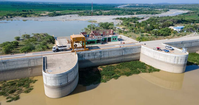 El Gobierno Regional de Piura colabora con maquinaria en el Proyecto Especial Chira