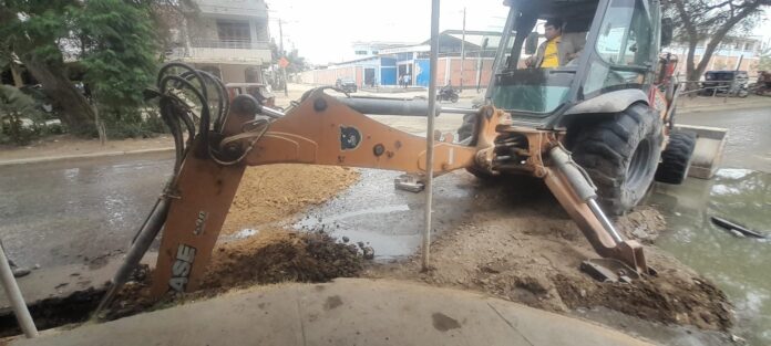 Sullana: EPS Grau realiza trabajos de rehabilitación de subcolector de alcantarillado en el A.H. 9 de Octubre Sullana: EPS Grau realiza trabajos de rehabilitación de subcolector de alcantarillado en el A.H. 9 de Octubre