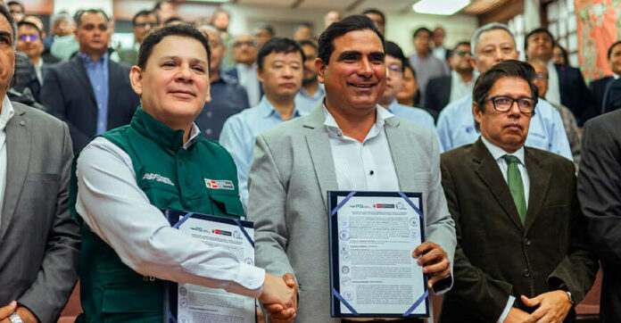 MIDAGRI y GORE Piura firman convenio para ejecutar proyectos de riego