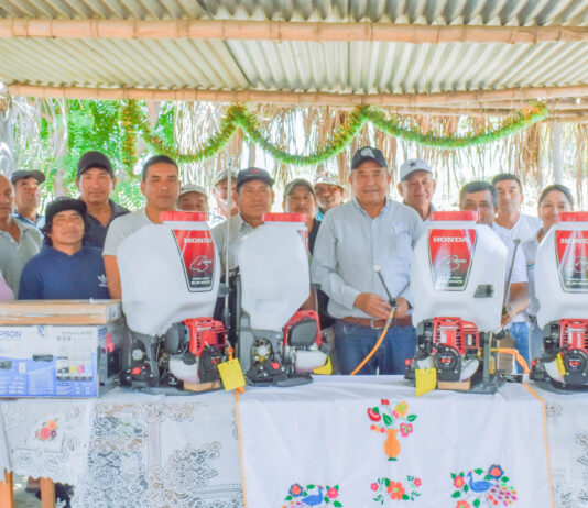 Productores de mango en Las Lomas reciben equipamiento y asistencia técnica Productores de mango en Las Lomas reciben equipamiento y asistencia técnica