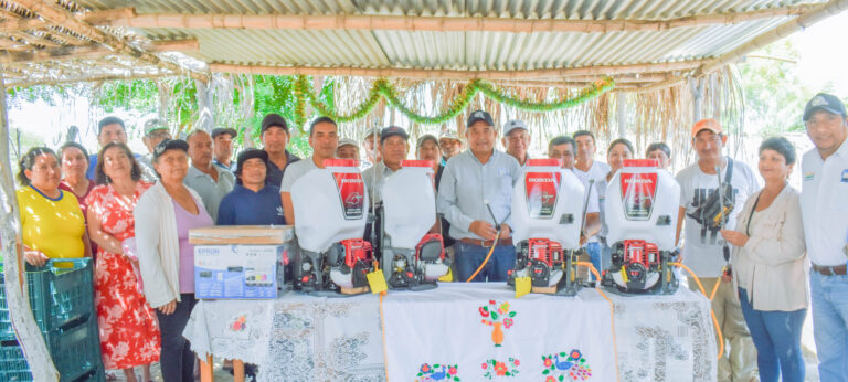 Productores de mango en Las Lomas reciben equipamiento y asistencia técnica