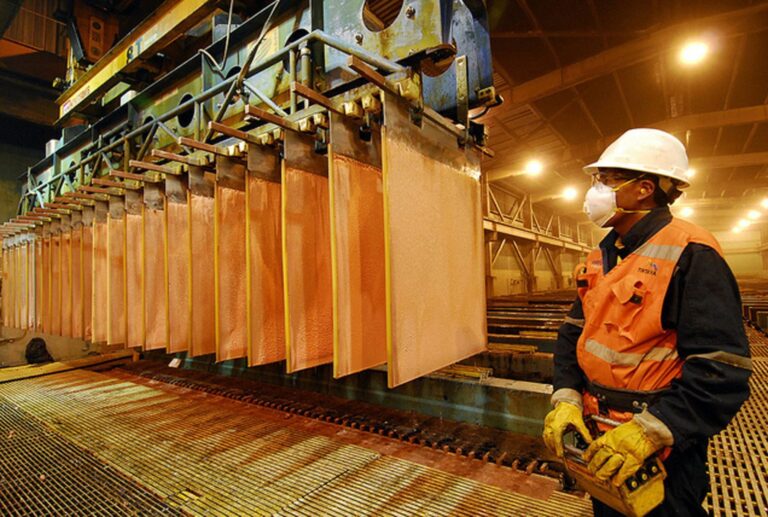 Exportaciones mineras del Perú aumentaron en el 2025 por mayor envío de cobre y oro
