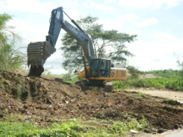 Despliegan maquinaria pesada para proteger 400 hectáreas de cultivos en Tumbes Despliegan maquinaria pesada para proteger 400 hectáreas de cultivos Tumbes