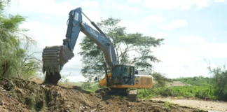 Despliegan maquinaria pesada para proteger 400 hectáreas de cultivos en Tumbes Despliegan maquinaria pesada para proteger 400 hectáreas de cultivos Tumbes