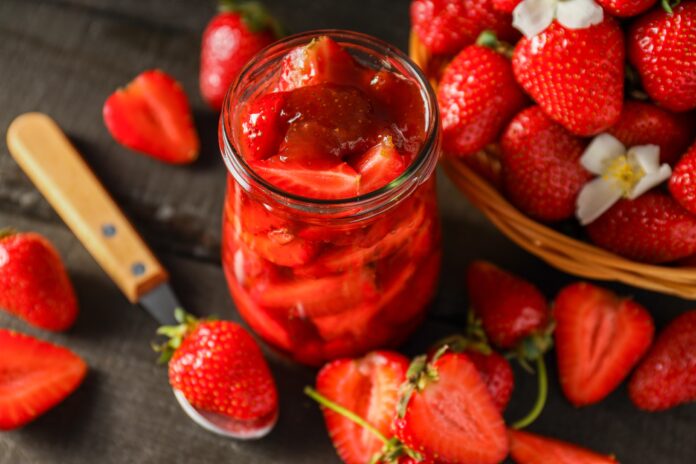 Aprueban norma técnica para fresas envasadas en almíbar
