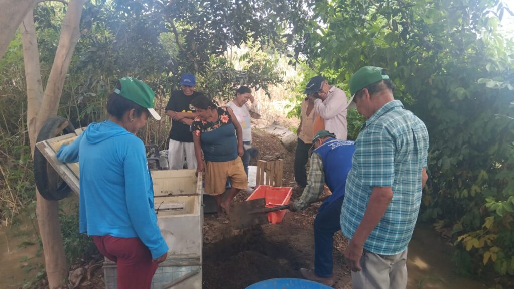 Productores de Sechura reciben capacitación en cultivos orgánicos y sostenibles Productores de Sechura reciben capacitación en cultivos orgánicos y sostenibles