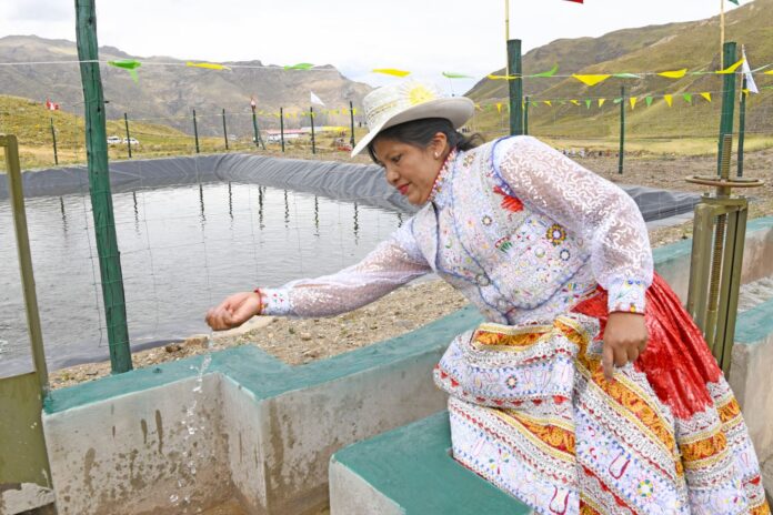 Proyecto "Recarga Hídrica" beneficiará a más de 12 mil familias campesinas