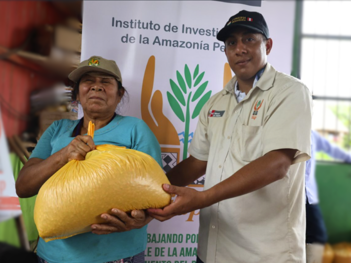 Entregan más de 60 000 plantones y tres toneladas de semillas a agricultores de Ucayali afectados por desastres