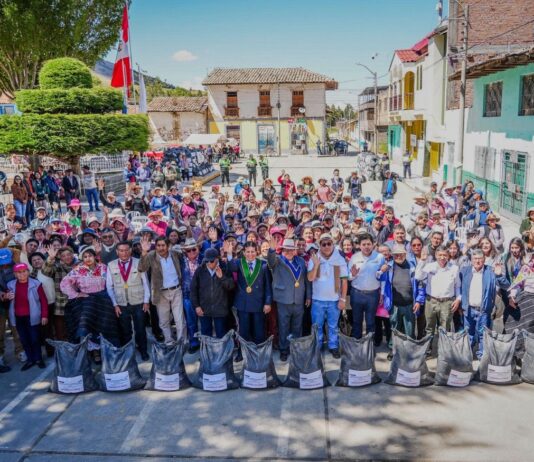 Junín: Más de 300 familias de Huamalí reciben fertilizante para mejorar sus cosechas Junín: Más de 300 familias de Huamalí reciben fertilizante para mejorar sus cosechas