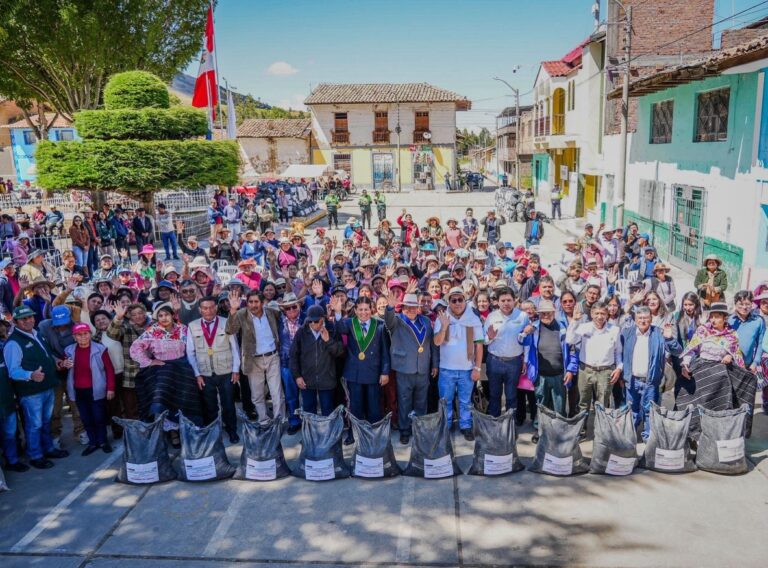 Junín: Más de 300 familias de Huamalí reciben fertilizante para mejorar sus cosechas