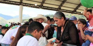 Entregan más de 1,100 títulos de propiedad rural a familias agricultoras en Cajamarca Entregan más de 1,100 títulos de propiedad rural a familias agricultoras en Cajamarca