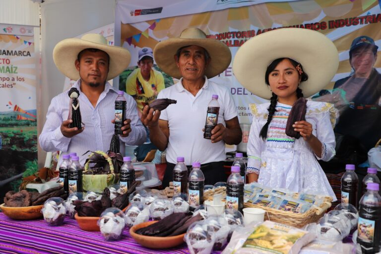Cajamarca exhibe innovadores productos con maíz morado en el IV Festival del Conocimiento y Emprendimiento
