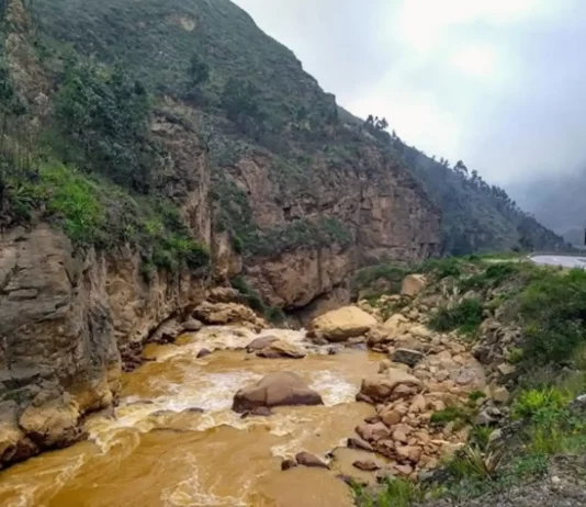 Agricultores de Trujillo exigen declarar en emergencia el río Moche por contaminación Agricultores de Trujillo exigen declarar en emergencia el río Moche por contaminación