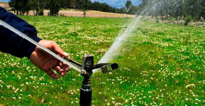 Riego tecnificado beneficiará a más de 1,300 familias agricultoras en el país